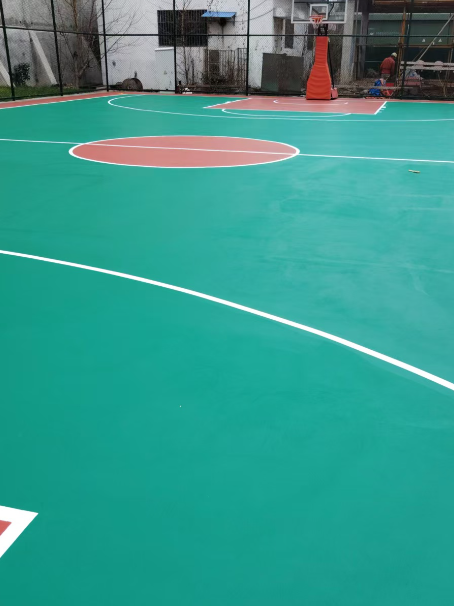 丰泽 球场长期使用易出现地面开裂